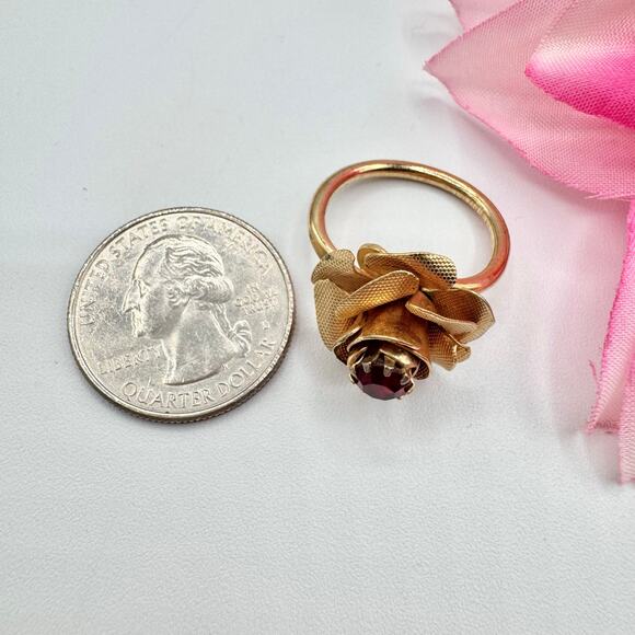 Vintage Sarah Coventry Red Rhinestone Rose Ring Gold Tone Floral Size 7 1/4 - Picture 10 of 11